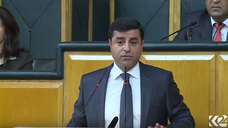 Demîrtaş girtina televîzyonên kurdî şermezar kir